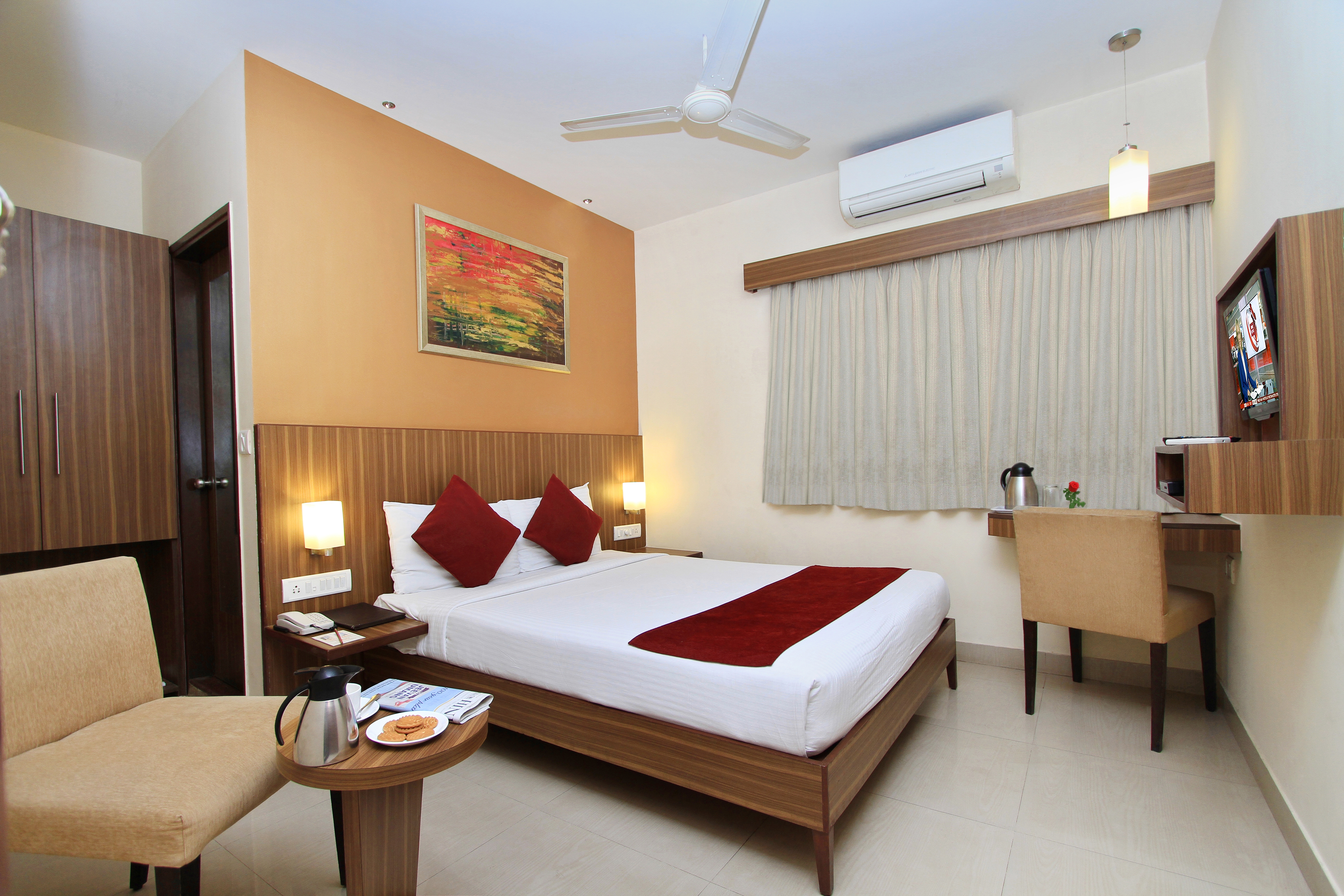 Deluxe Rooms at LA SARA COMFORTS, MARATHAHALLI Hotel 5